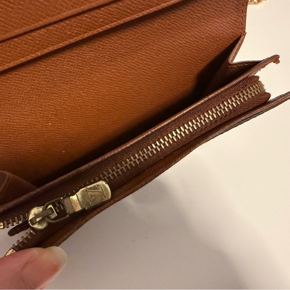 Louis Vuitton Tresor wallet in Monogram - Picture 9 of 16